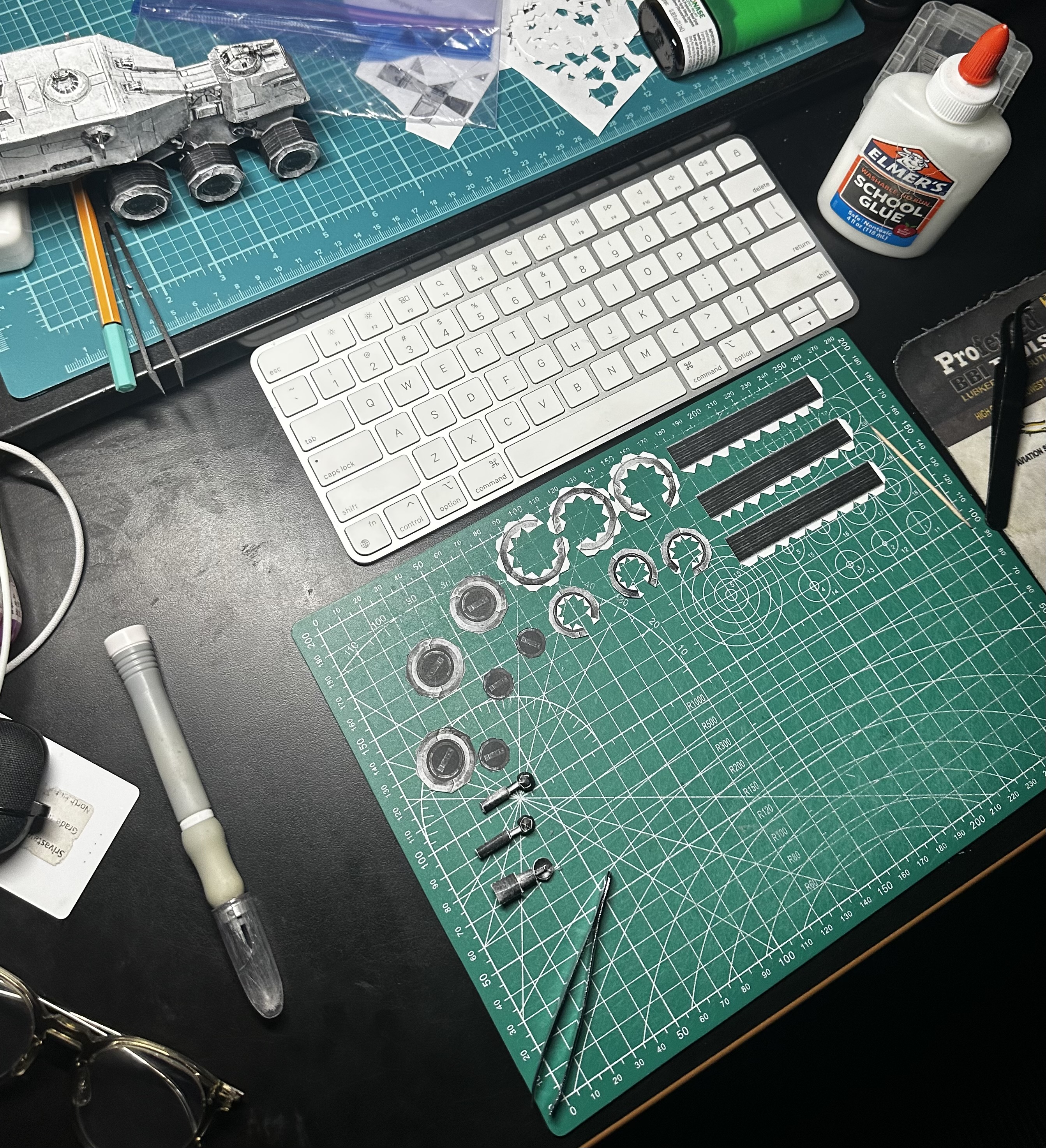Hand-folding a papercraft model